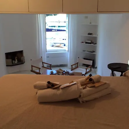 Pieds Dans L'eau A By Portofinovacanze Apartment